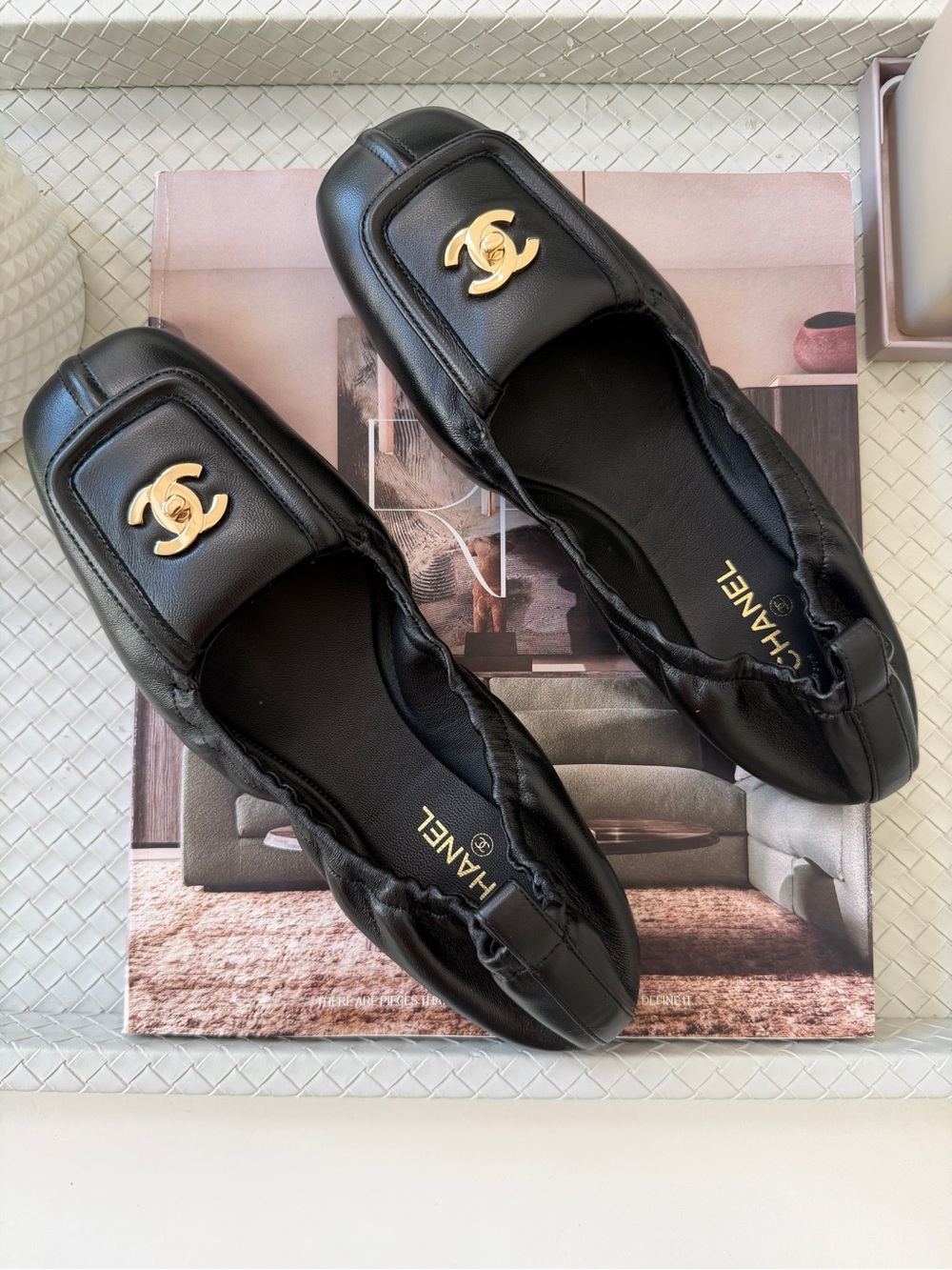 Chanel Blazy Black Lambskin Square Toe CC Logo Turn-lock Crunchy Ballet Flats - Picture 16 of 16